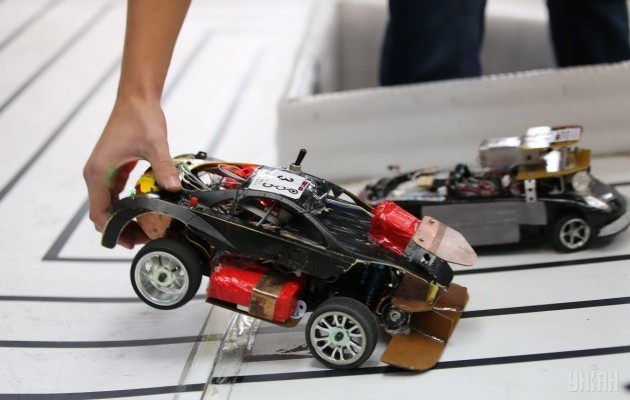 Гонки роботов: во Львове открылись уникальные соревнования