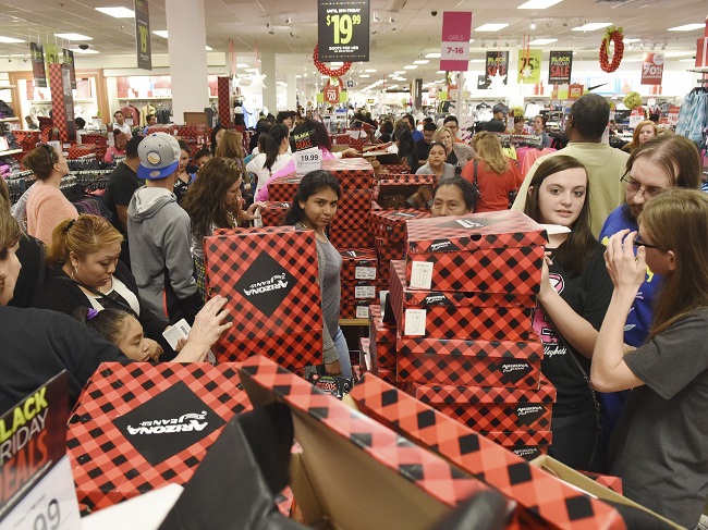 "Черная пятница" в США: как проходит сумасшедший день распродаж у американцев