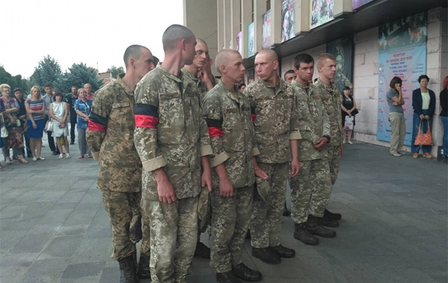 На Закарпатье прощаются с погибшими на Ровенском полигоне бойцами (фото, видео)