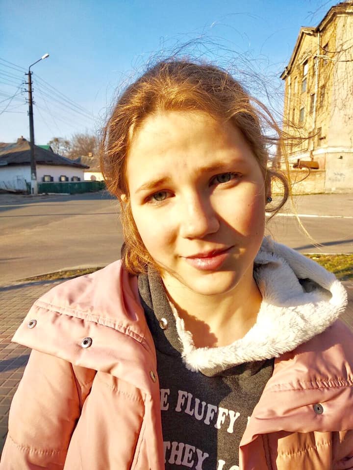Допоможіть знайти: під Києвом зникла дівчинка-підліток (фото)