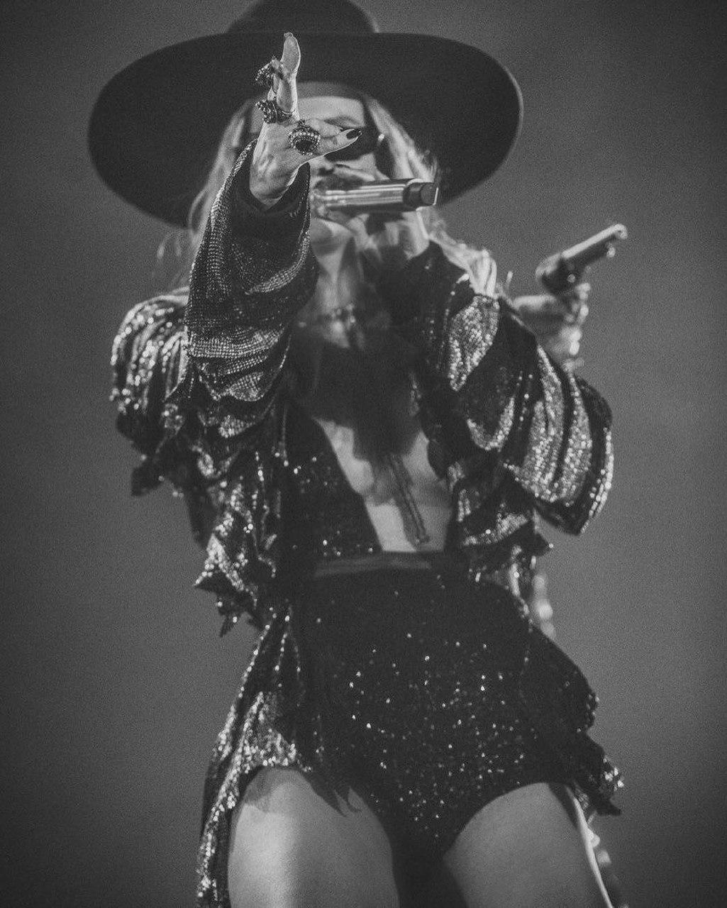 Модно - не значить гарно: Лободу розкритикували за безглуздий образ