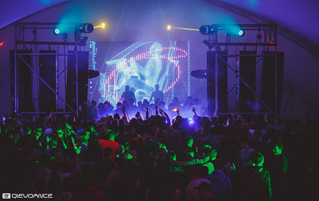 П'ять років у ритмі техно: історія Ostrov Festival