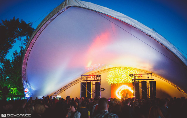 П'ять років у ритмі техно: історія Ostrov Festival