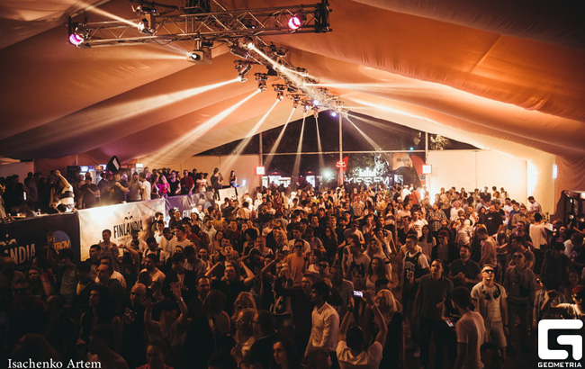 П'ять років у ритмі техно: історія Ostrov Festival