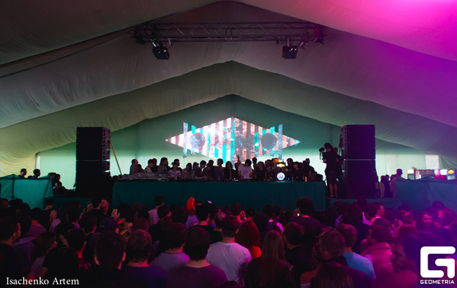 П'ять років у ритмі техно: історія Ostrov Festival