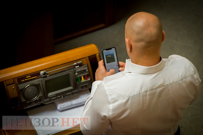 Киву застукали в Раде за перепиской с "Яной Блядинской": отчитывался о расходах (фото)