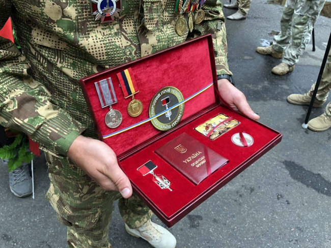 "Весь час на війні": Одеса попрощалася з Народним героєм України Володимиром Галаганом (фото)