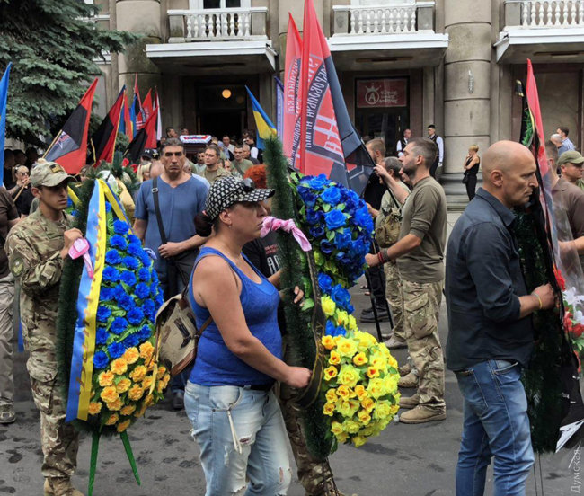 "Весь час на війні": Одеса попрощалася з Народним героєм України Володимиром Галаганом (фото)