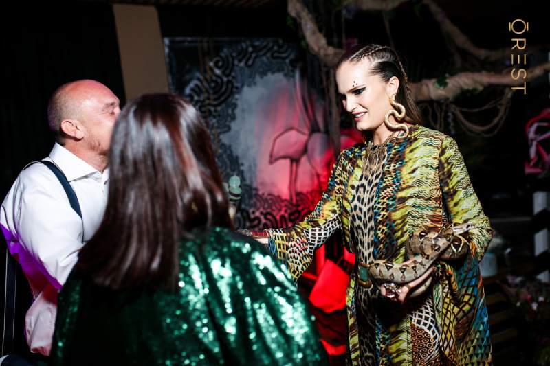 Знаменитая украинская модель Алла Костромичева устроила "джунгли" в центре Киева (фото)