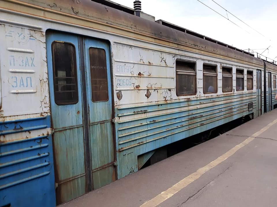Поїзд з фільму про зомбі: фото електрички розгнівало користувачів мережі