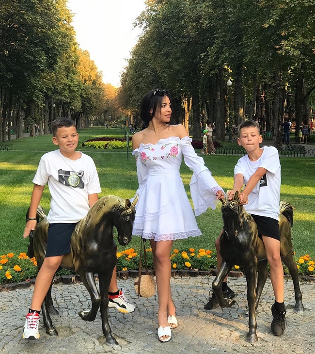 Репер Серьога відібрав дітей у колишньої дружини: розгорається скандал