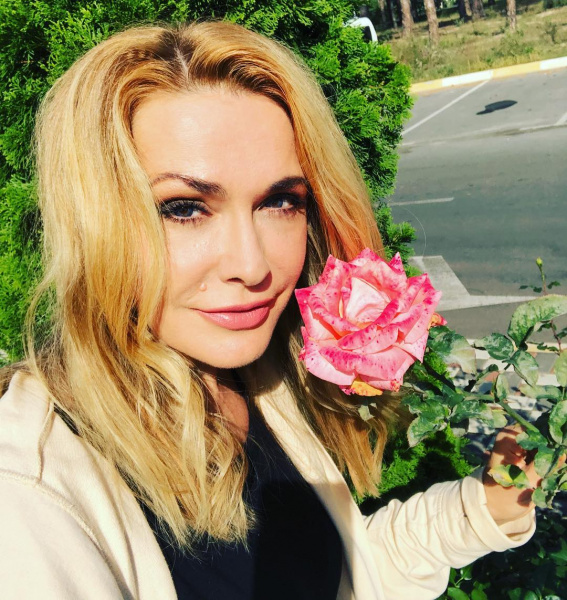 &quot;Чарівна&quot;: 52-річна Ольга Сумська захопила красою (фото)