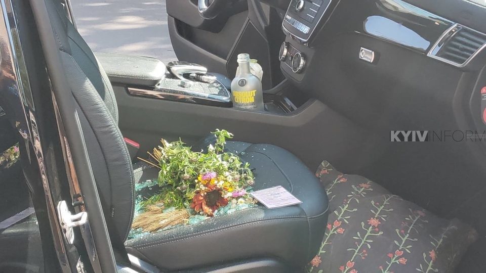 У Києві зупинили мертвецьки п'яного водія  з російськими номерами: він навіть не прокинувся
