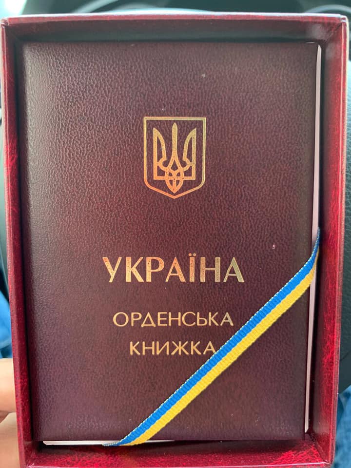 Довів до сліз: ветеран АТО зробив зворушливий подарунок ведучій, що поборола рак