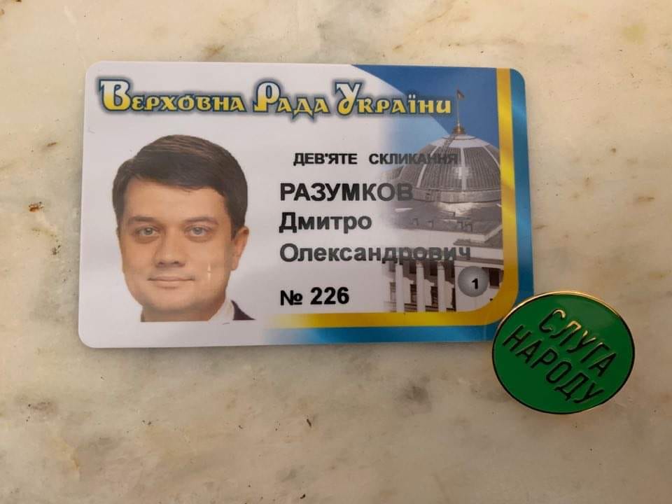 Перший день роботи Ради: історичні фото із залу і веселі селфі нардепів