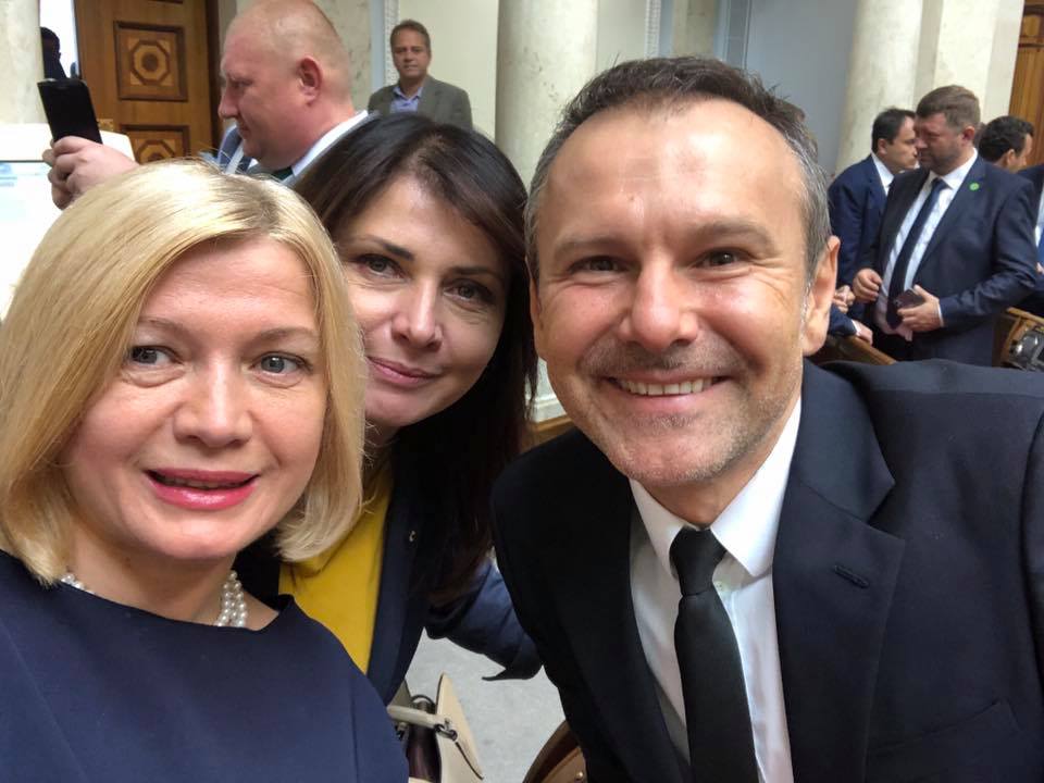 Перший день роботи Ради: історичні фото із залу і веселі селфі нардепів