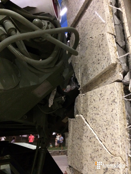 Разлетелись обломки: в Киеве &quot;Бук&quot; врезался в бизнес-центр (фото)