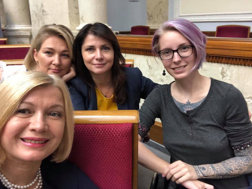 Перший день роботи Ради: історичні фото із залу і веселі селфі нардепів