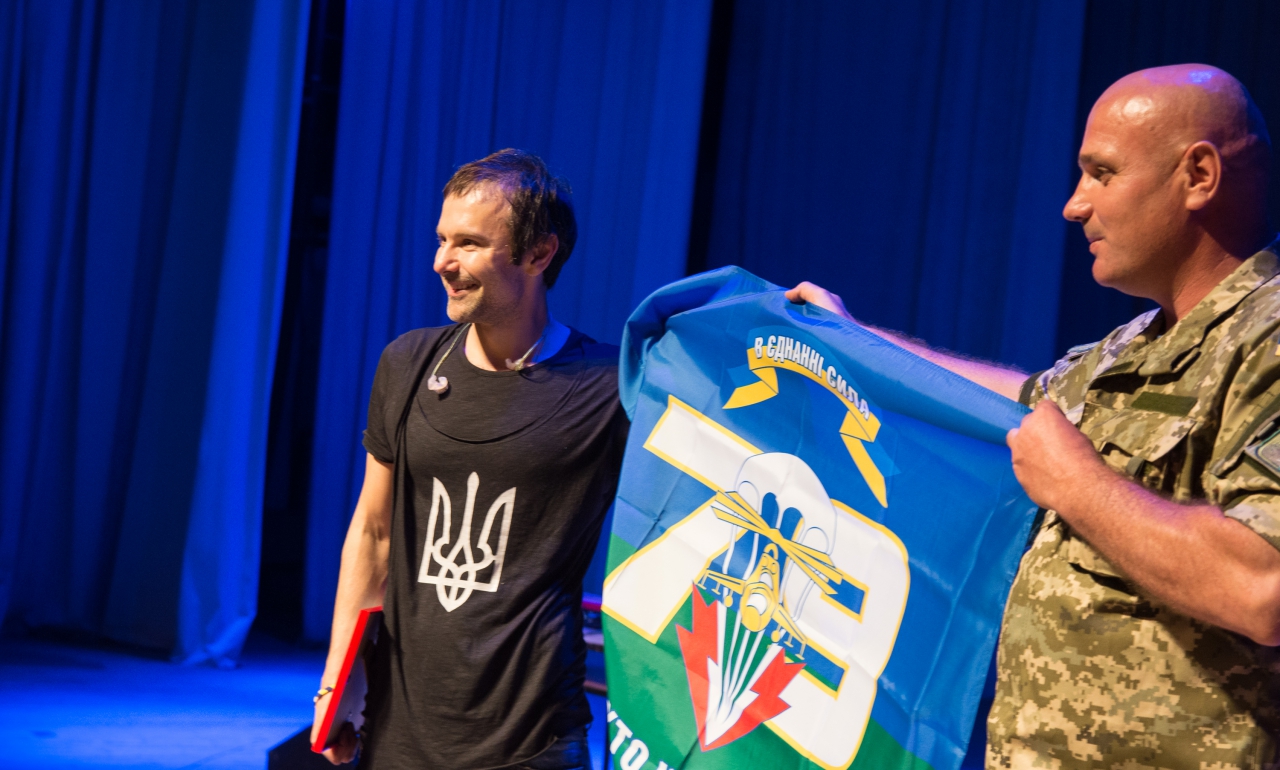 Топ-5 звезд-патриотов: опубликован рейтинг музыкантов, которые выступали в зоне АТО в 2016 году