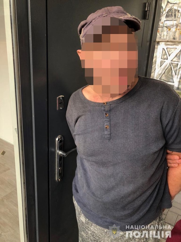 У Києві чоловіка штрикнули ножем в спину: він зробив зауваження компанії