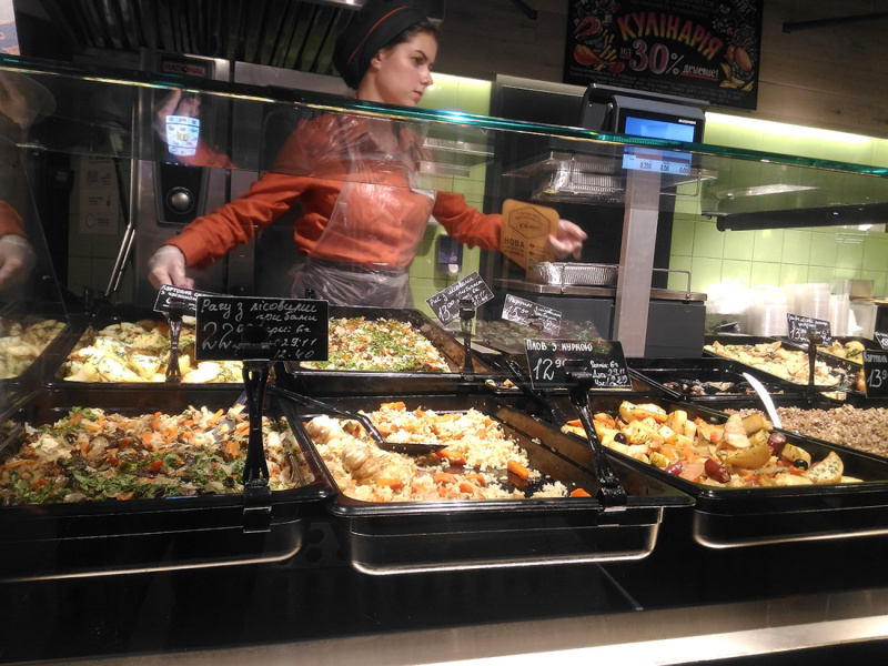 &quot;О, запрещеночка&quot;: российский блогер показал, что едят &quot;нищие украинцы&quot;