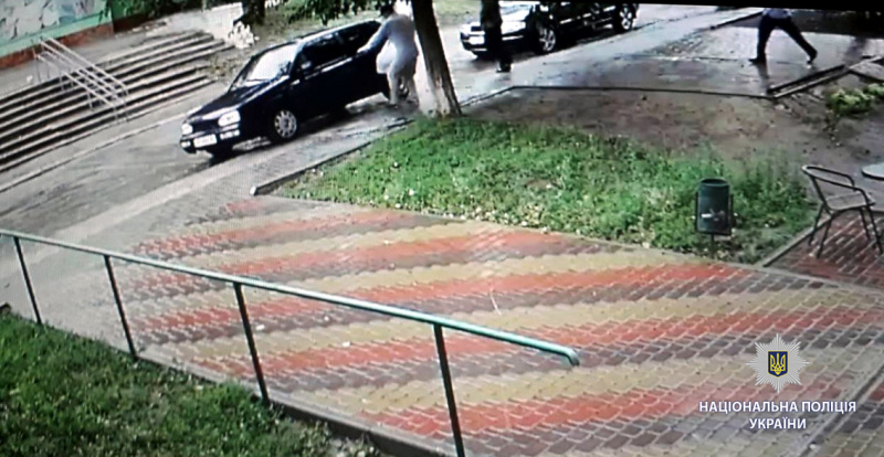 В Харьковской области три "Шрека" ограбили ювелирный магазин (фото)