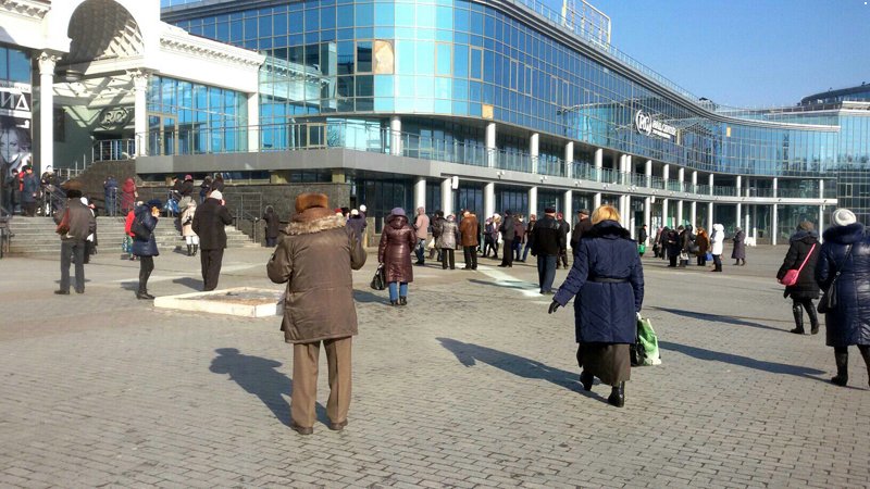 "Потяги сюди більше не їздять": з'явилися фото зруйнованого вокзалу в Донецьку