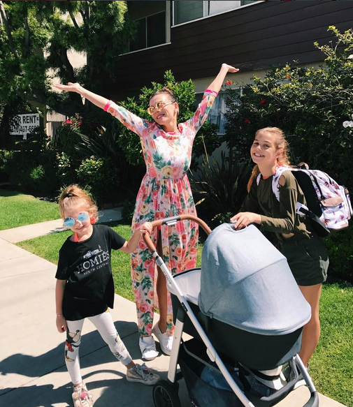 Анна Седокова опубликовала откровенный снимок возле бассейна