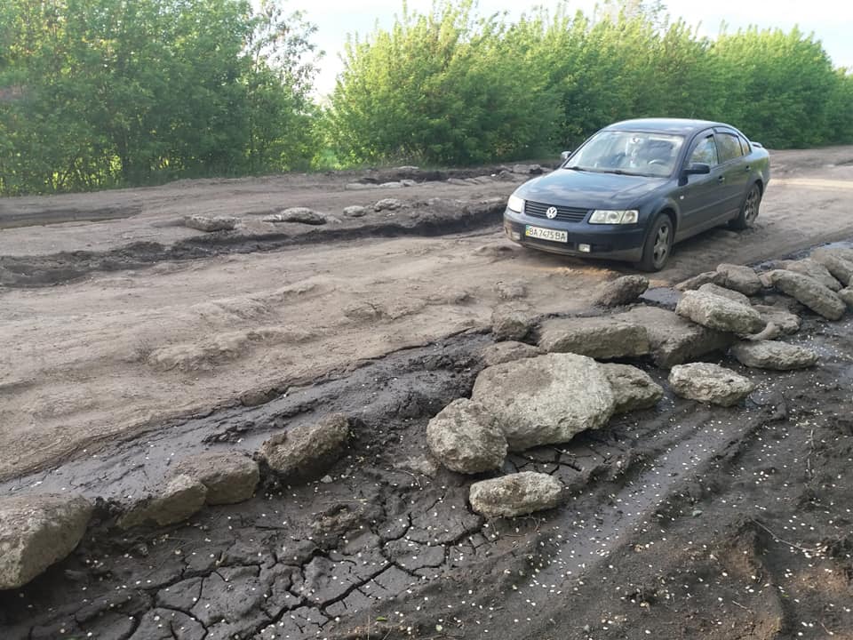 Плити ворушаться ніби живі: українців шокувала траса міжнародного значення