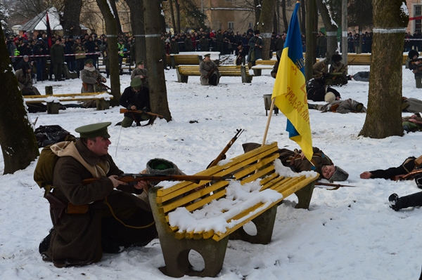 &quot;Это была победа духа и идеи&quot;: в Ивано-Франковске провели реконструкцию боя под Крутами