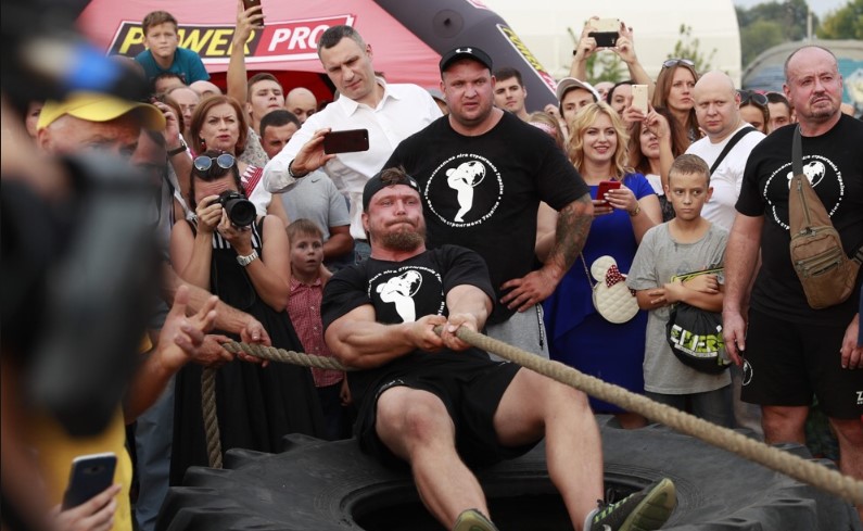 Кличко посетил фестиваль современных богатырей “Muromets Fest” и стал свидетелем нового рекорда Украины