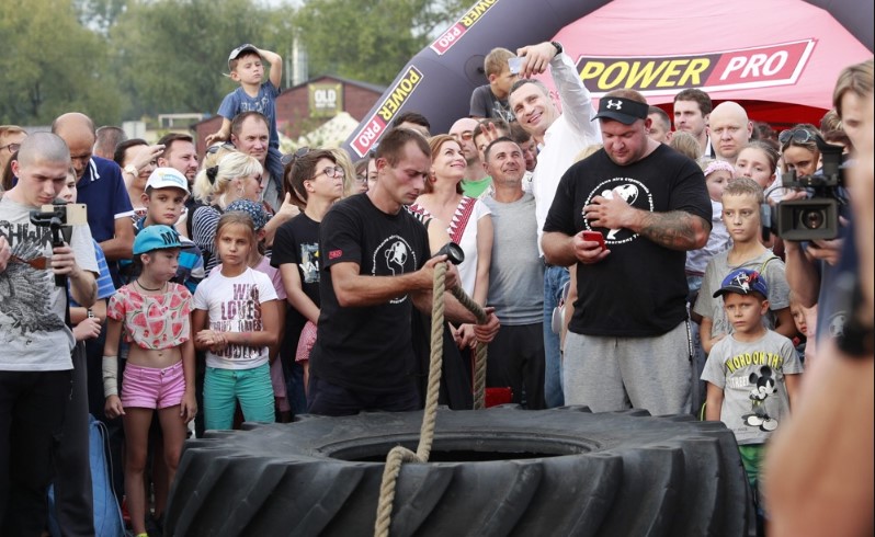 Кличко посетил фестиваль современных богатырей “Muromets Fest” и стал свидетелем нового рекорда Украины