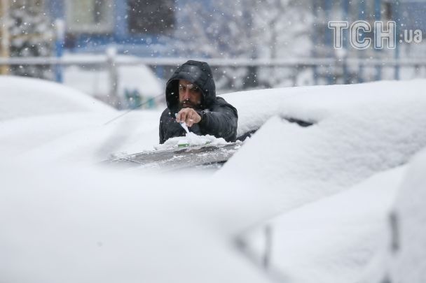 Ну, где же весна? В сети показали снежные фото Киева 29 марта