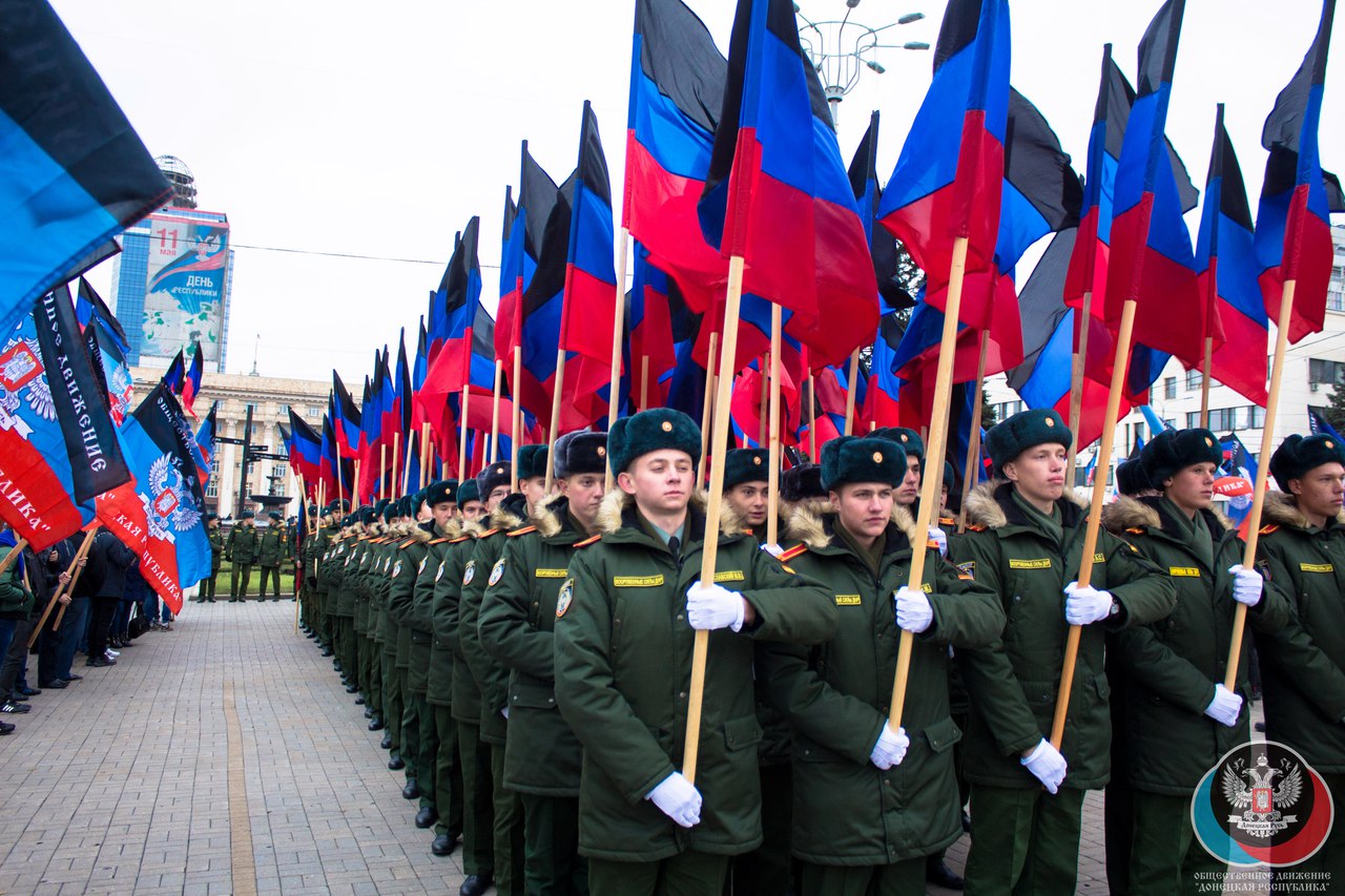 "Не успели накатить": в сети обсудили "радостные" парады в "ДНР"