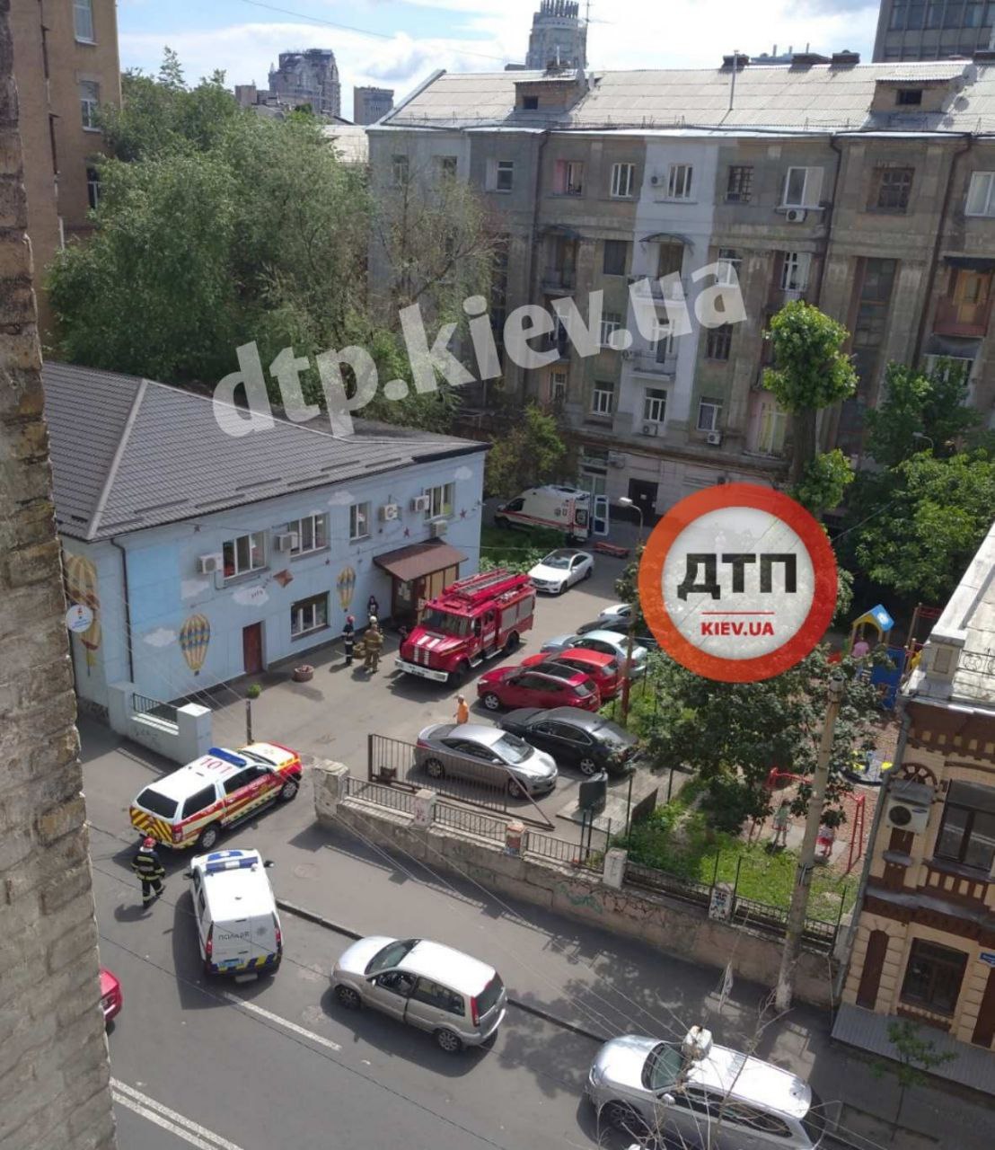 В центре Киева обрушился пол в жилом доме: что известно
