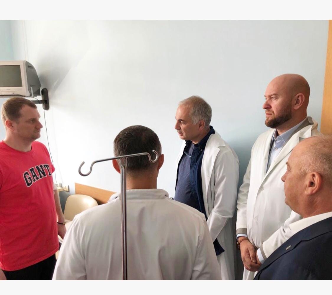 Израильские врачи в Киеве спасли жизнь освобожденному из плена украинскому моряку