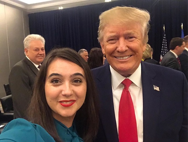 Пресс-секретарь Зеленского похвасталась селфи с Трампом: ей вспомнили архивное фото