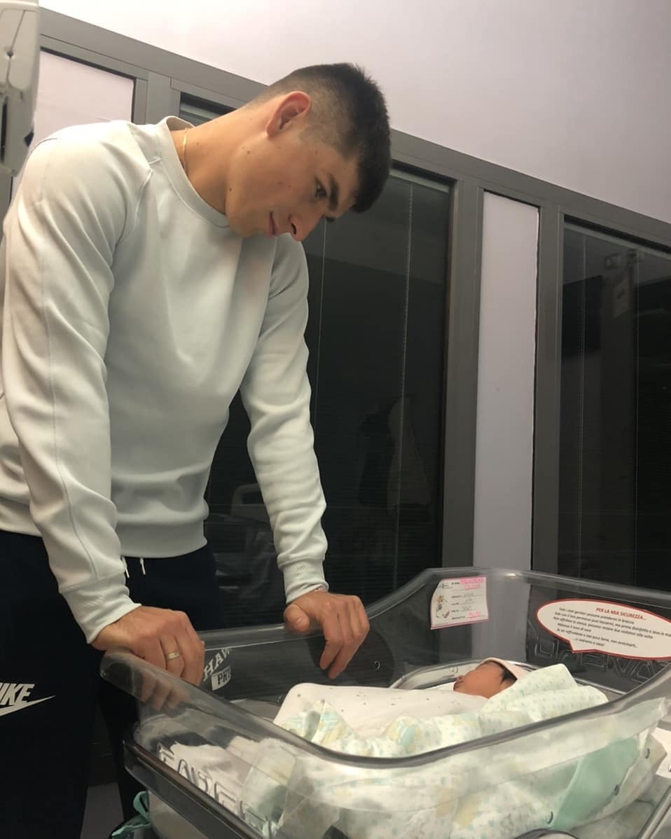 Відомий український футболіст вперше став батьком