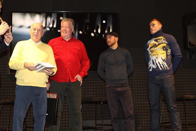 Усик и Ломаченко сходили на показ документального фильма о себе