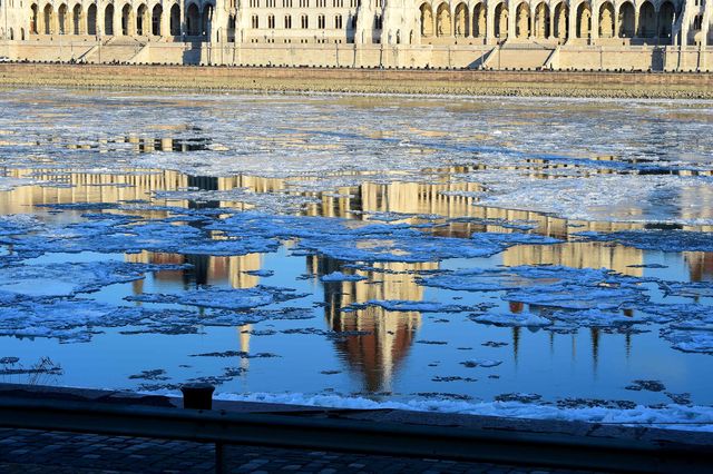 Опубликованы потрясающие фото непогоды в Европе