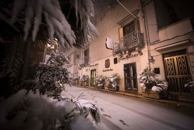 Опубликованы потрясающие фото непогоды в Европе