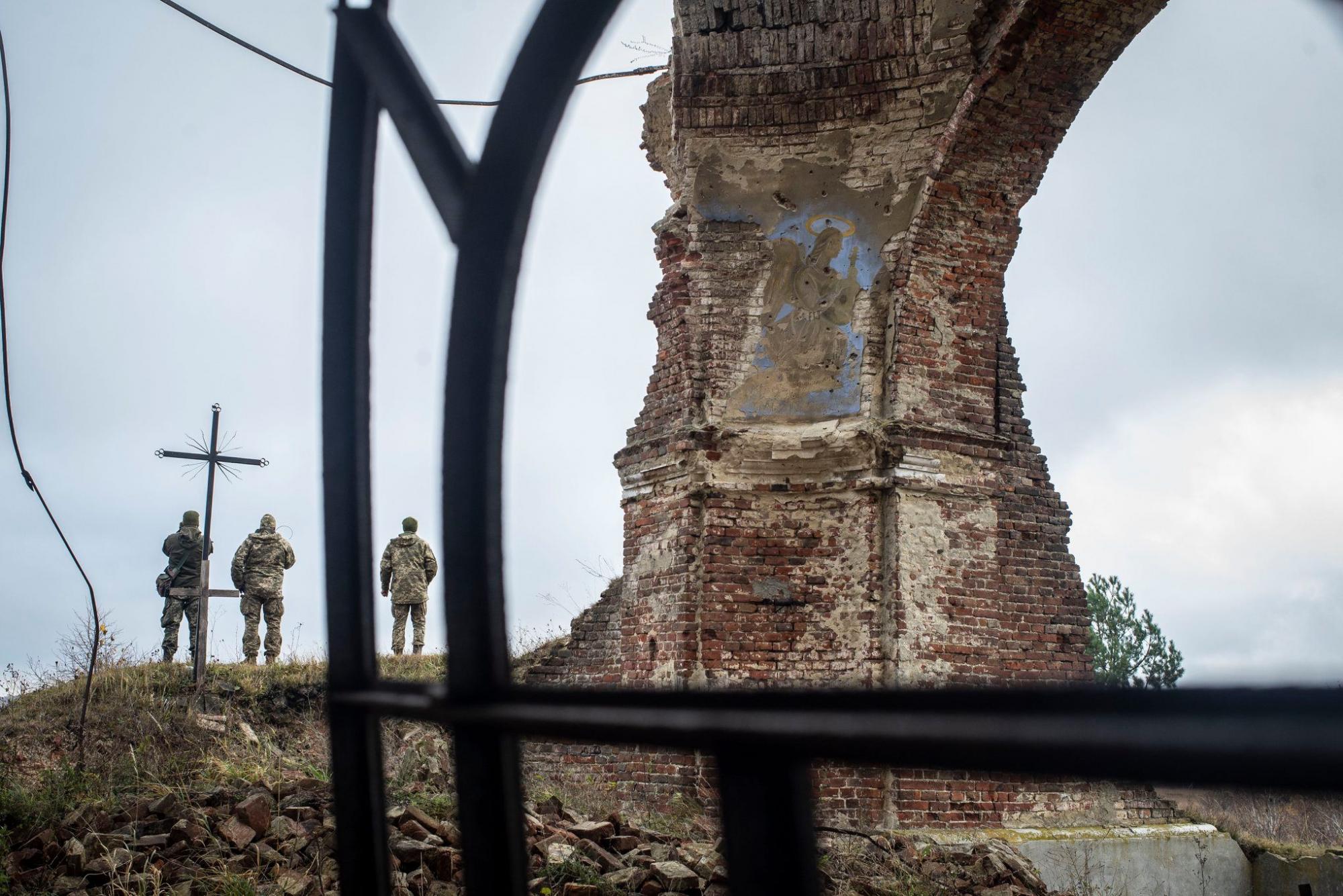 Дуже глибокі фото: військові ЗСУ показали суть "російського світу"
