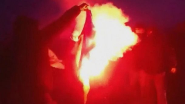 Картинки по запросу польские националисты сожгли флаг украины