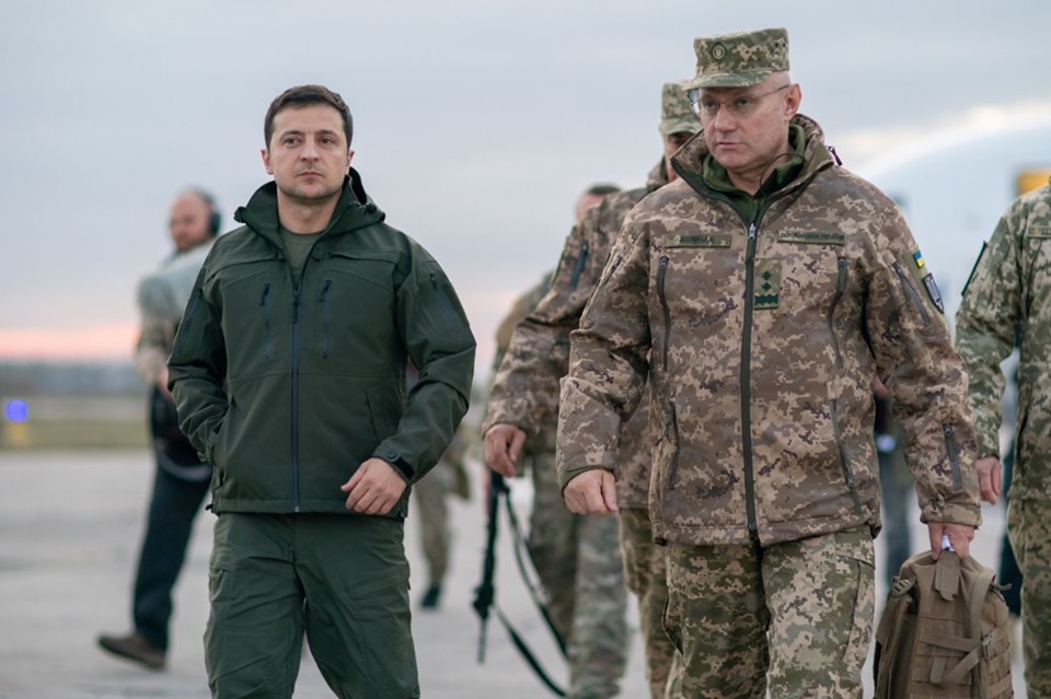 З’явилися фото зі скандальної поїздки Зеленського на Донбас
