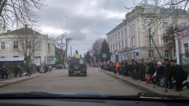 Тело погибшего 18-летнего АТОшника встретили на коленях