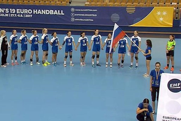 У российских спортсменок отобрали &quot;серебро&quot; чемпионата Европы из-за допинга