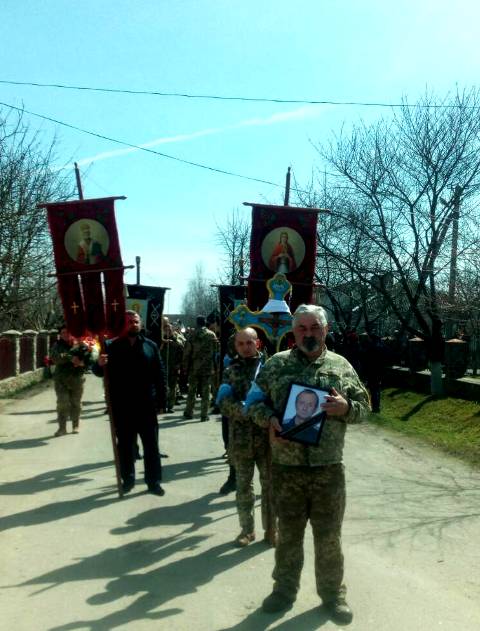 "Осиротела не только жена": в Тернопольской области попрощались с погибшим бойцом АТО