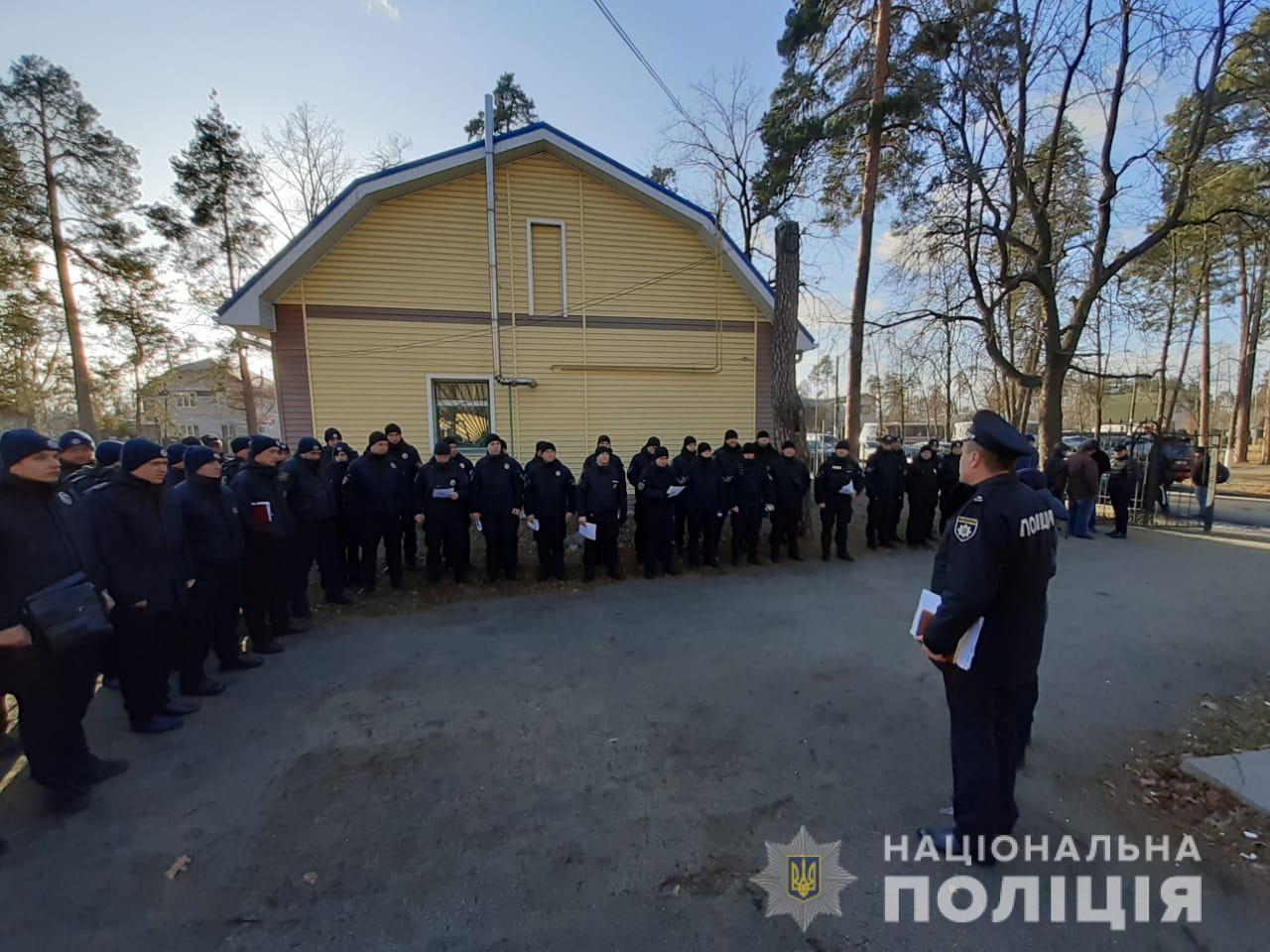 Підняли по тривозі всю поліцію: під Києвом знайшли зниклого капелана (фото)