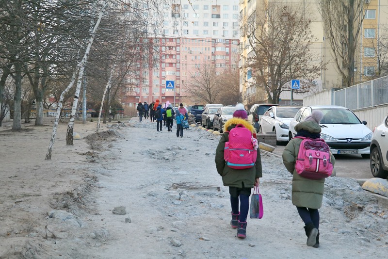 У Києві скоро з'явиться перший теплий тротуар: всі подробиці та фото