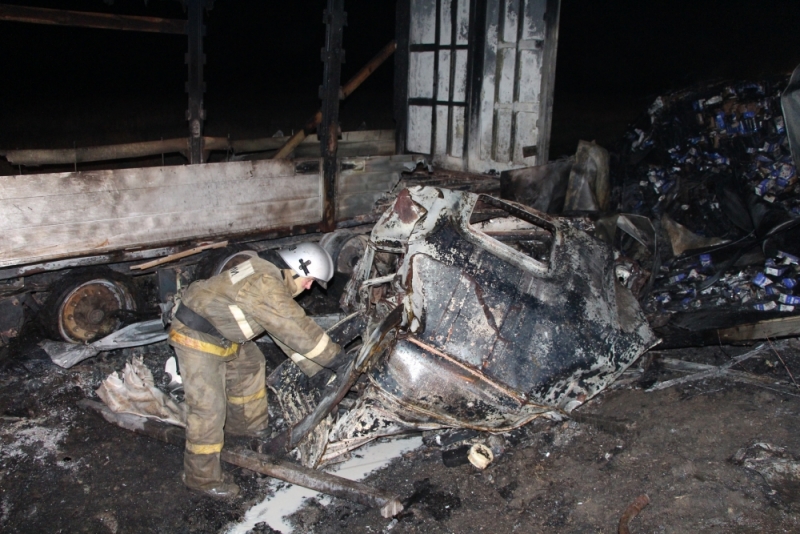 В окупованому Криму автомобіль при обгоні фури потрапив під вантажівку на зустрічній смузі